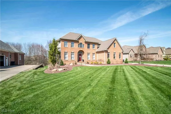 8021 Grayson DR, Canfield, OH 44406