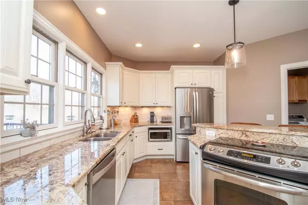 8021 Grayson DR, Canfield, OH 44406