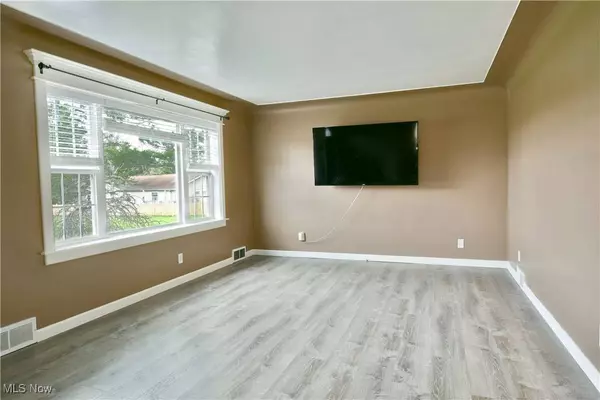 3033 Lipkey RD S, North Jackson, OH 44451