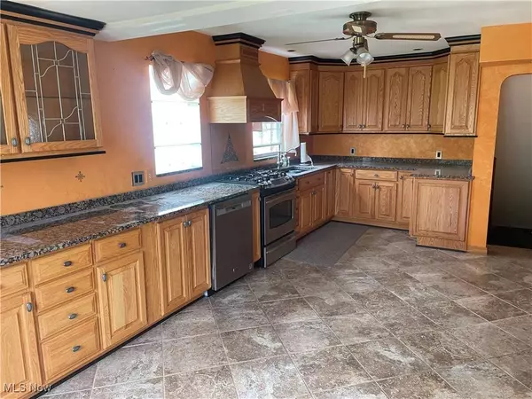 530 CENTER ST, Hubbard, OH 44425