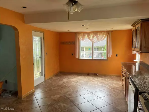 530 CENTER ST, Hubbard, OH 44425