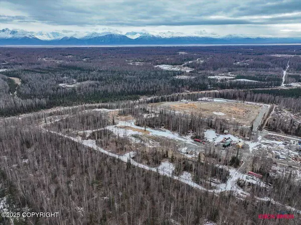 8471 W Misty Lake CIR, Wasilla, AK 99623