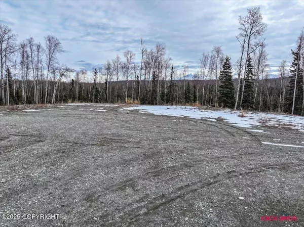 8471 W Misty Lake CIR, Wasilla, AK 99623