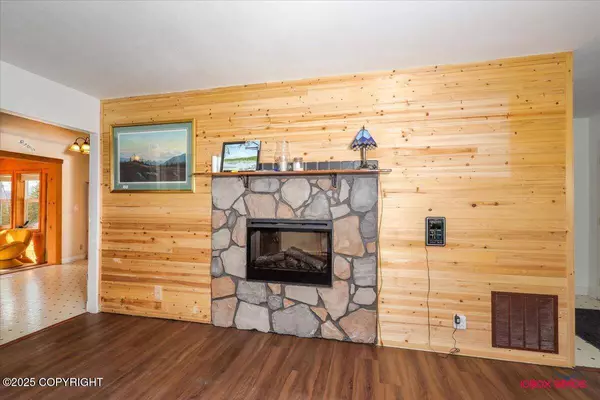 16500 E Smith RD, Palmer, AK 99645