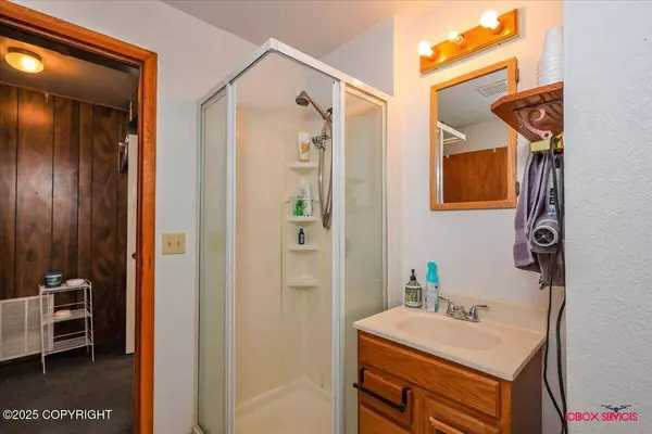 16500 E Smith RD, Palmer, AK 99645