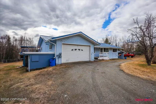 16500 E Smith RD, Palmer, AK 99645