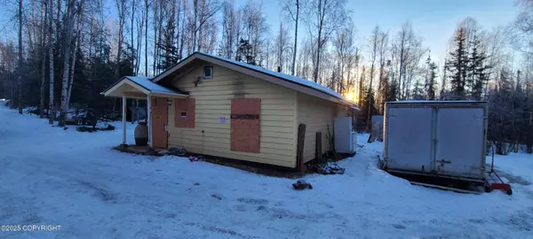 2626 N Gaunt LN, Houston, AK 99652