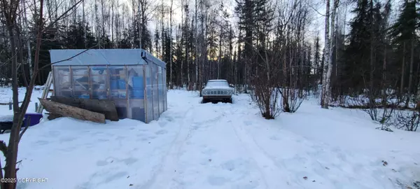 2626 N Gaunt LN, Houston, AK 99652