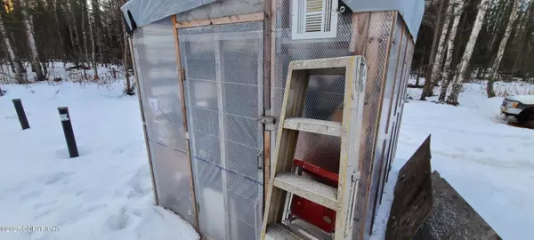 2626 N Gaunt LN, Houston, AK 99652