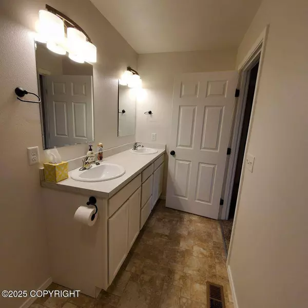 1790 N Nina CIR, Wasilla, AK 99654