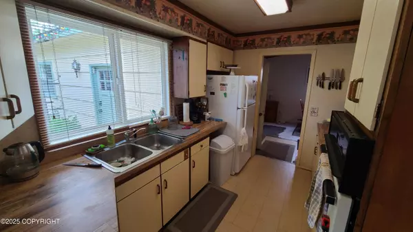 2911 W 34th AVE, Anchorage, AK 99517