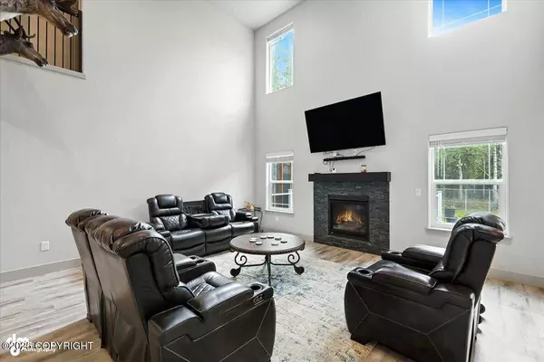 8967 E Wolf Creek RD, Wasilla, AK 99654