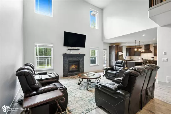 8967 E Wolf Creek RD, Wasilla, AK 99654