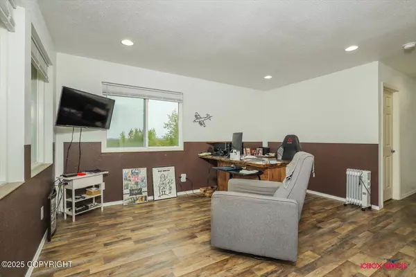 14274 W Cozy Ridge RD, Big Lake, AK 99652