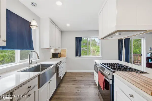 6102 S Ghada CIR, Wasilla, AK 99654