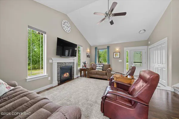 4660 E Mary Martin DR, Wasilla, AK 99654