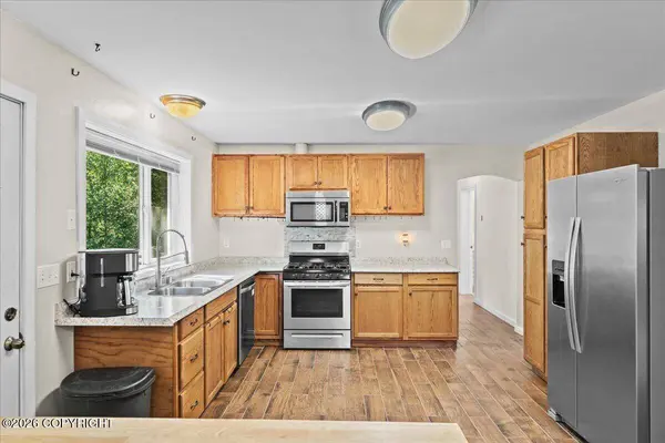 17205 E Idle DR, Palmer, AK 99645