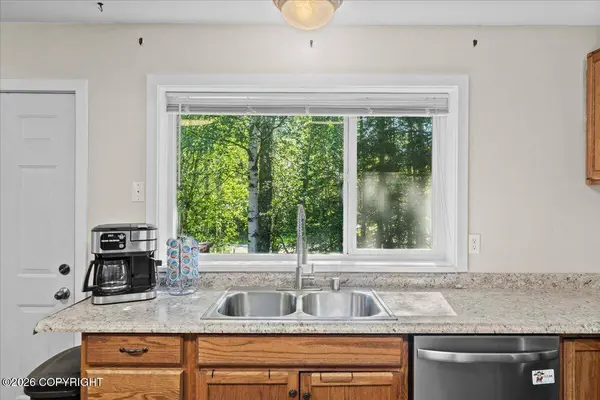 17205 E Idle DR, Palmer, AK 99645