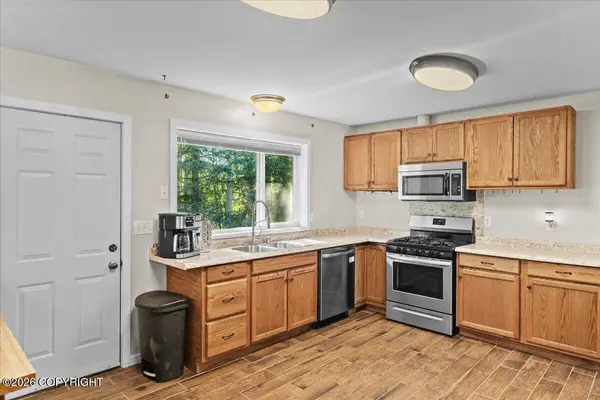 17205 E Idle DR, Palmer, AK 99645