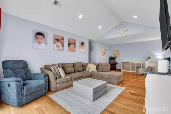 1708 Cypress LN, East Brunswick, NJ 08816