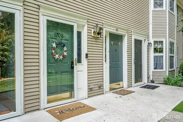 1708 Cypress LN, East Brunswick, NJ 08816