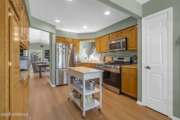 102 Murray Hill Terrace, Marlboro, NJ 07746