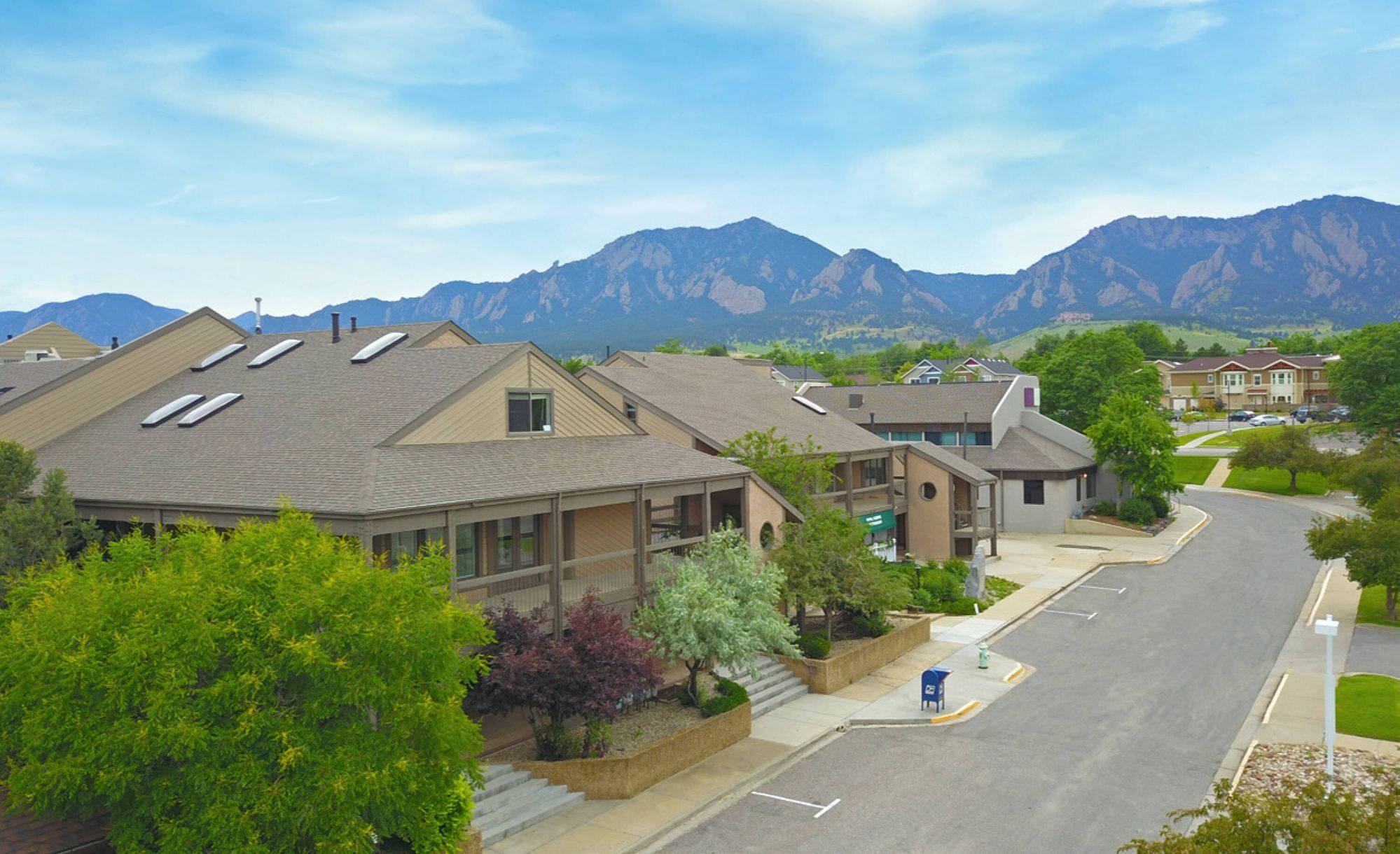 Bike-friendly Boulder neighborhood supporting everyday life for remote professionals.