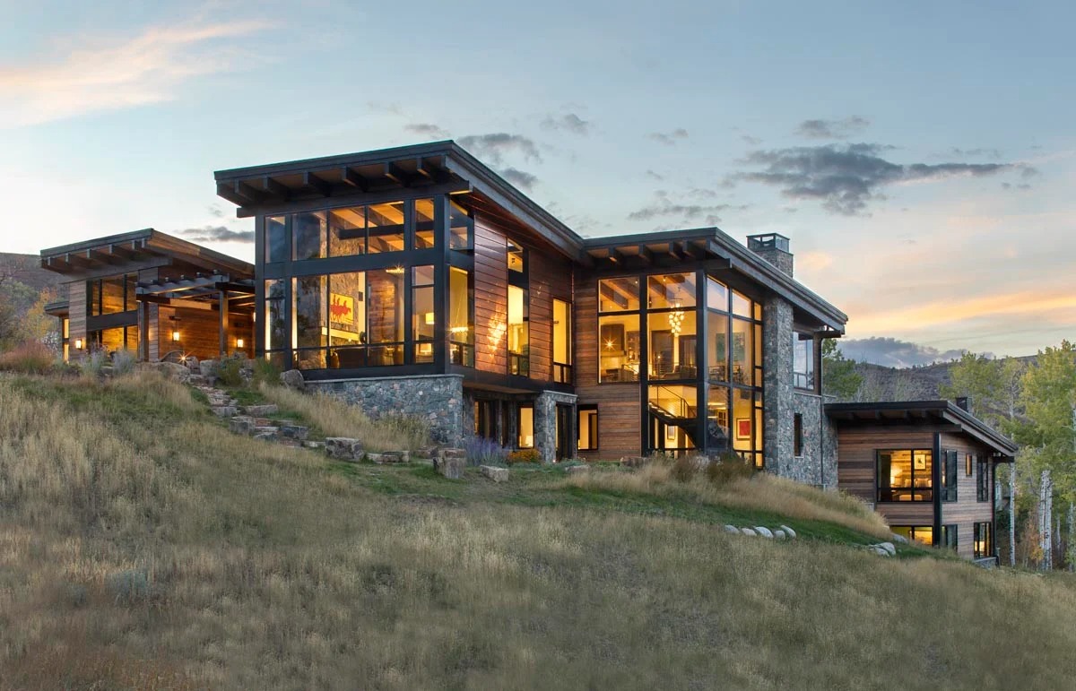 Contemporary mountain-modern luxury home in Boulder, Colorado with Flatirons views and large windows on a clear dayContemporary mountain-modern luxury home in Boulder, Colorado with Flatirons views and large windows on a clear day