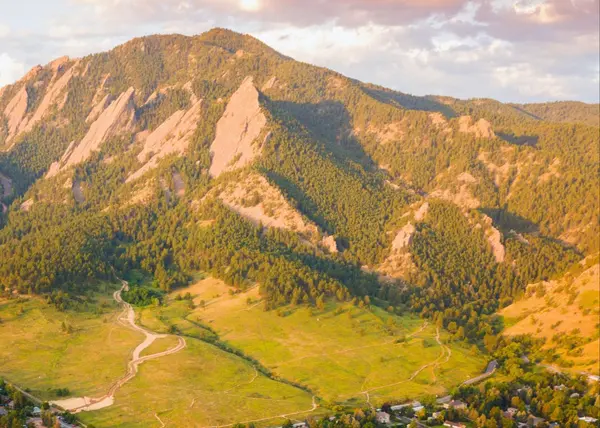 7 Boulder Trails: Just A Short Drive Away