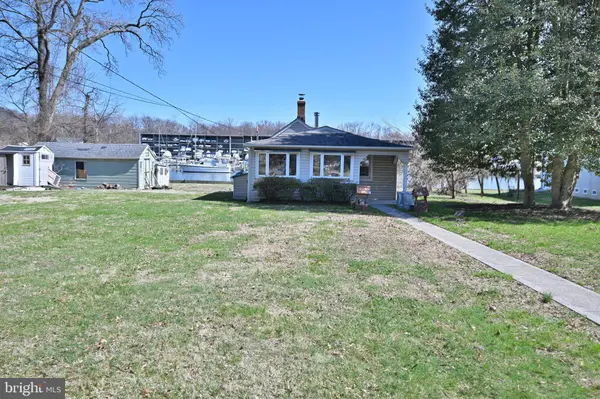 109 HUGHES SHORE RD, Baltimore, MD 21220