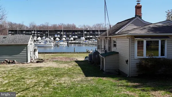 109 HUGHES SHORE RD, Baltimore, MD 21220