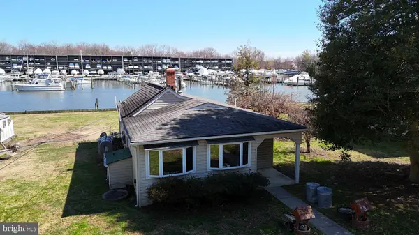 109 HUGHES SHORE RD, Baltimore, MD 21220