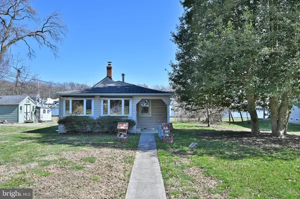 109 HUGHES SHORE RD, Baltimore, MD 21220