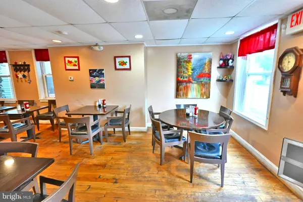 14 N MAIN ST, Shrewsbury, PA 17361