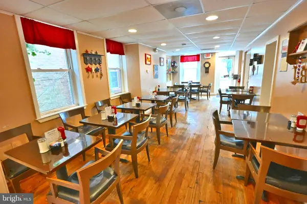14 N MAIN ST, Shrewsbury, PA 17361