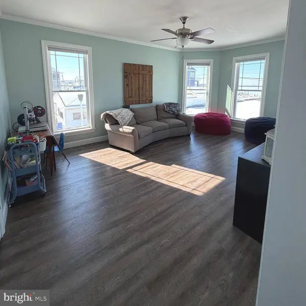 9031 HINTON AVE, Baltimore, MD 21219