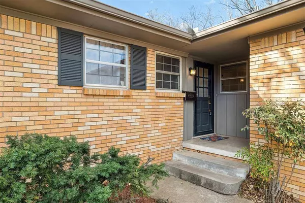 5612 NW 62nd ST, Warr Acres, OK 73122