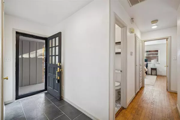 5612 NW 62nd ST, Warr Acres, OK 73122