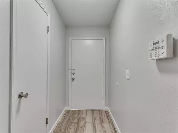 3008 Overland DR, Del City, OK 73115