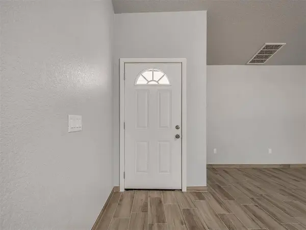 809 SW 27th ST, Moore, OK 73160