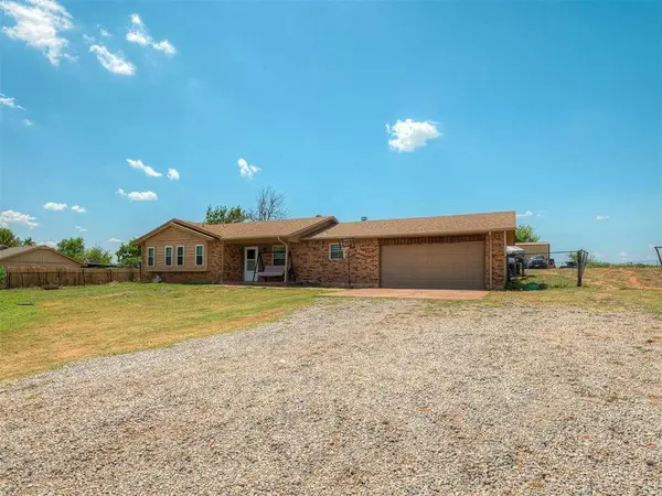 6317 Futurity DR, Harrah, OK 73045