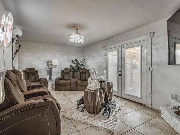 6317 Futurity DR, Harrah, OK 73045