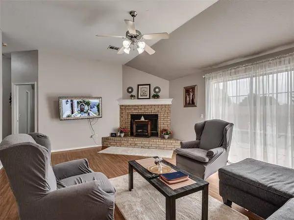 404 S Pointe LN, Mustang, OK 73064