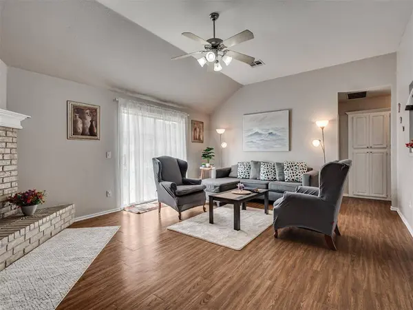 404 S Pointe LN, Mustang, OK 73064