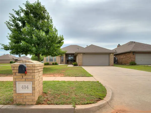 404 S Pointe LN, Mustang, OK 73064