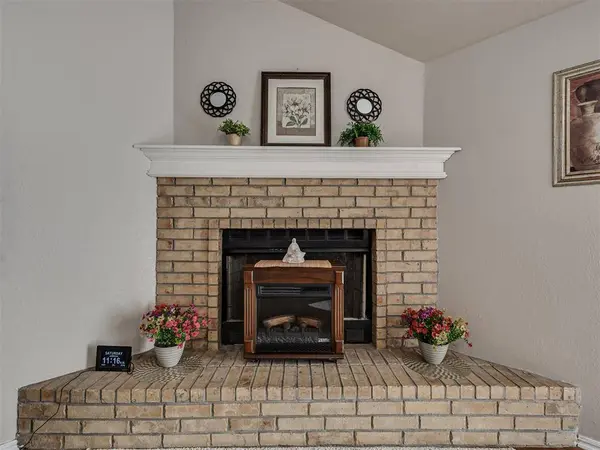 404 S Pointe LN, Mustang, OK 73064