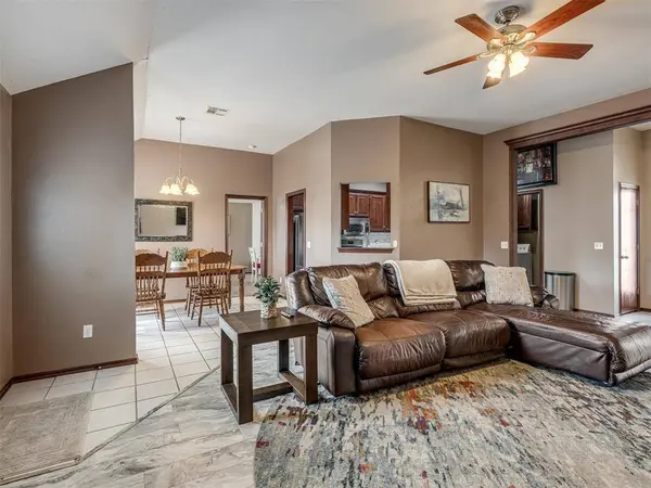 11712 SW 7th ST, Yukon, OK 73099