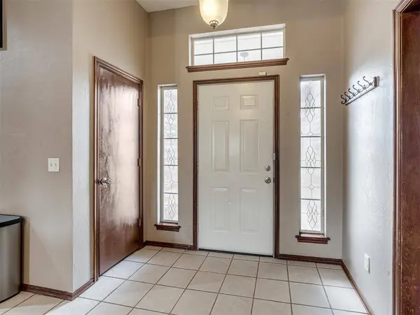 11712 SW 7th ST, Yukon, OK 73099