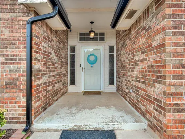 11712 SW 7th ST, Yukon, OK 73099