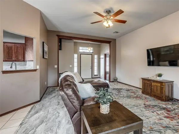 11712 SW 7th ST, Yukon, OK 73099